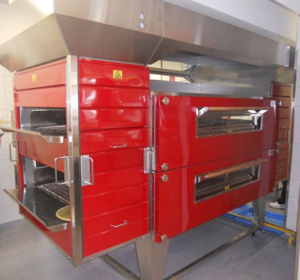 Der Ofen für Domino’s Pizza in Berlin wurde mit einer speziell von XLT entwickelten Haube ausgestattet - sie spart Energie und sorgt für ein angenehmes Arbeitsklima. Foto: Hibu